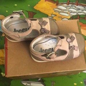 Baby feet support first shoes